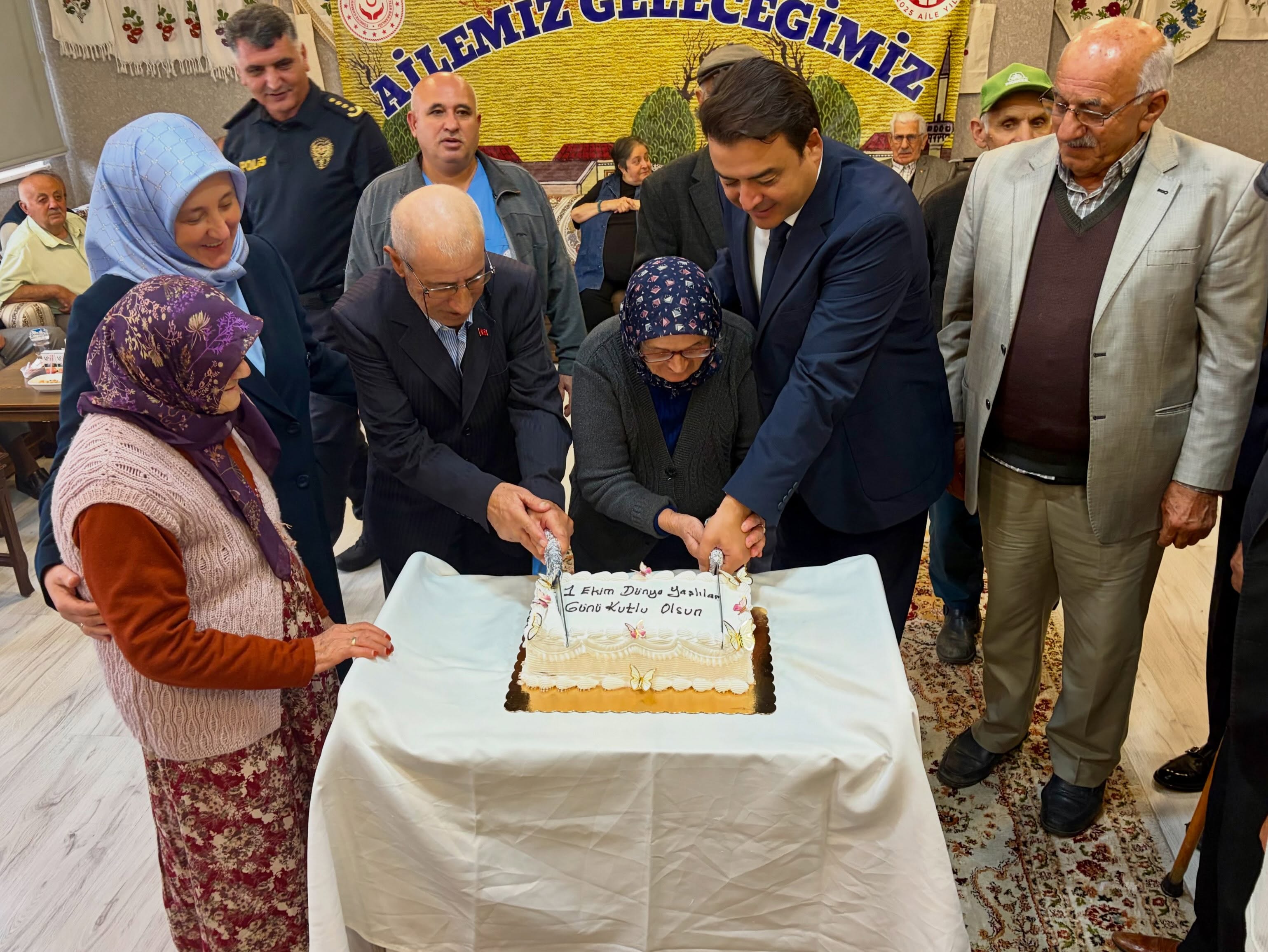 Tokat Huzurevi’nde Sevgi ve Kuşaklararası Bağlarla Dolu 1 Ekim Coşkusu