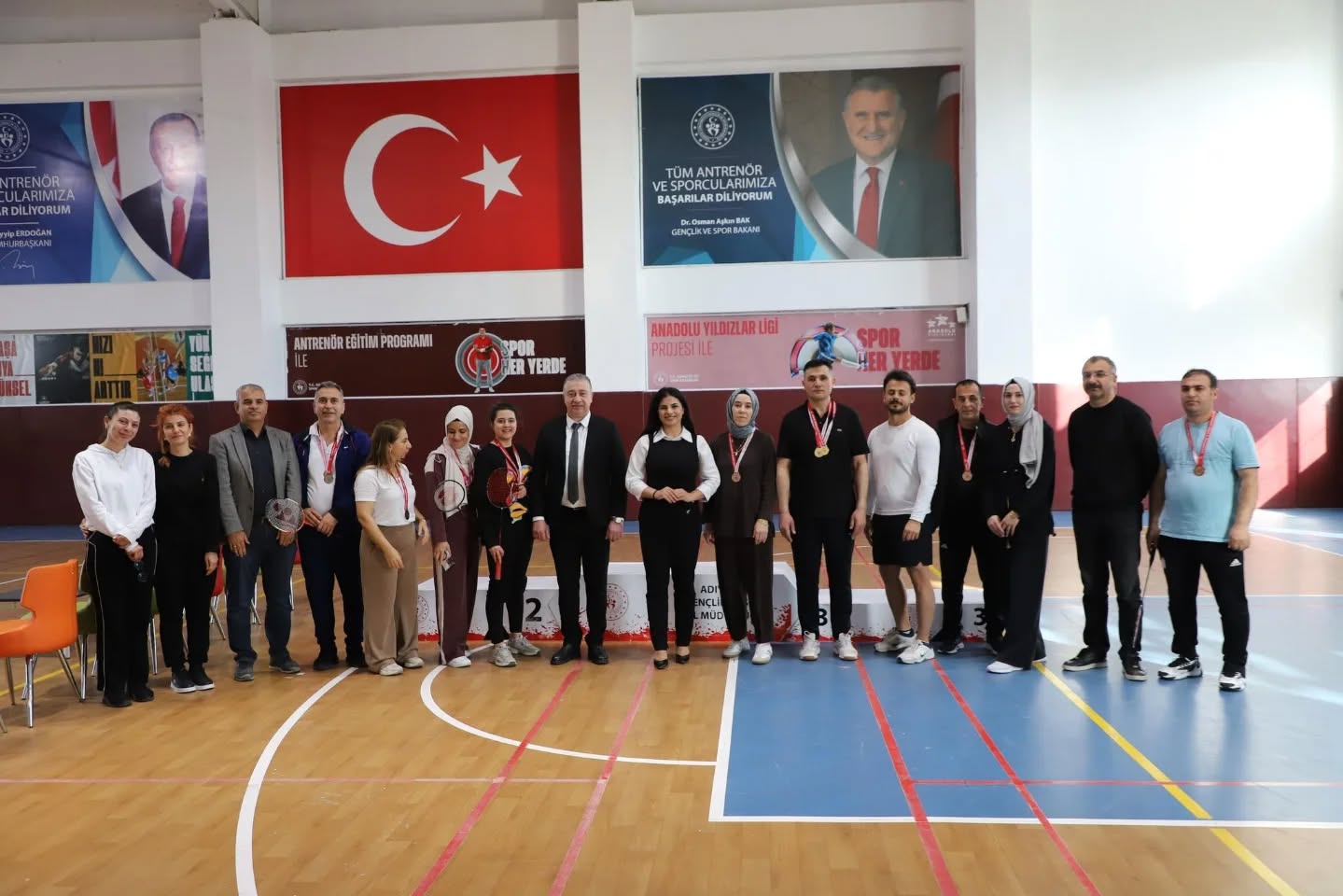 Badminton Turnuvasında Dereceye Giren Personelimize Ödülleri Takdim Edildi