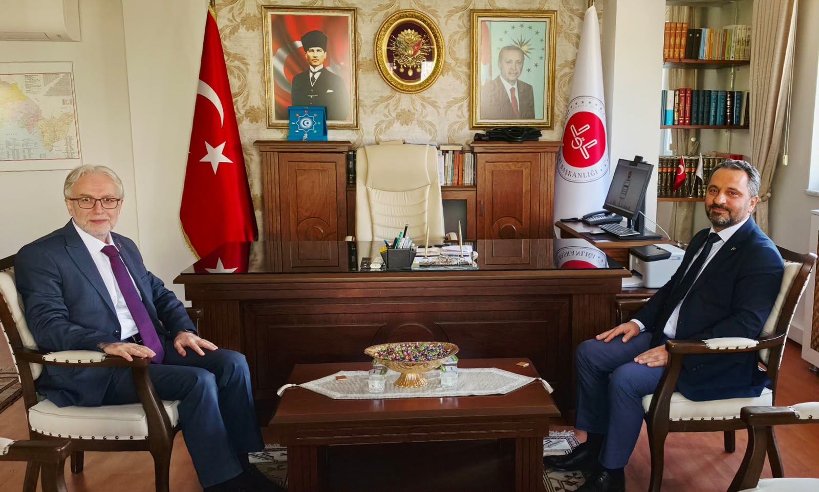 İl Müdürümüz Mahmut SELÇUK, Muğla İl Müftüsü Rüstem CAN’ı makamında ziyaret etti. 