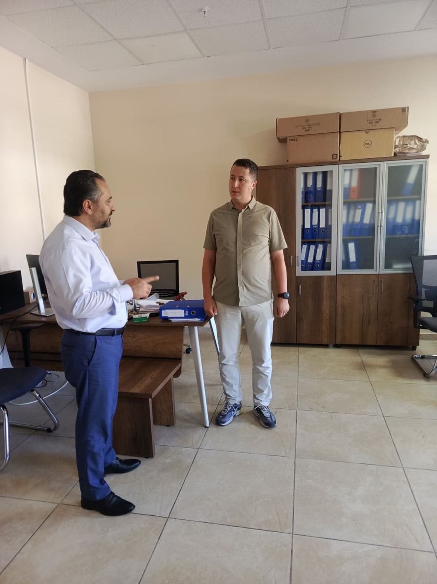 İl Müdürümüz Mahmut SELÇUK, İl Müdürlüğümüzde görev yapan personellerimizi çalışma odalarında ziyaret ederek kendileriyle bir araya geldi. 