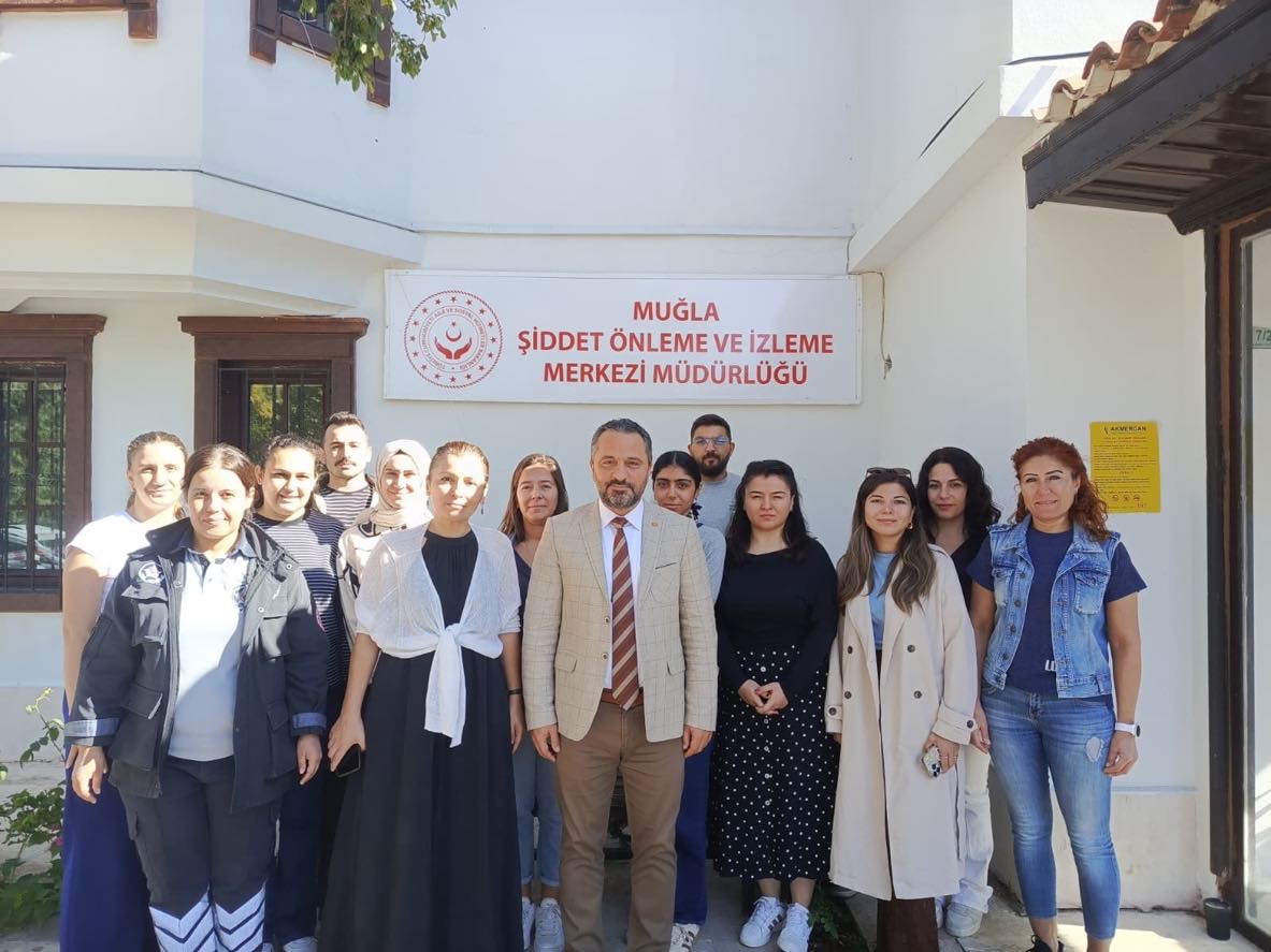 İl Müdürümüz Mahmut SELÇUK, Müdürlüğümüze bağlı olarak hizmet veren Şiddet Önleme ve İzleme Merkezi’ni (ŞÖNİM) ziyaret etti. 