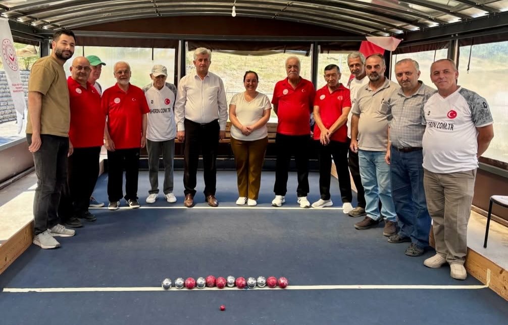 Bir Bocce Topu, İki Huzurevi, Tek Yürek: İnebolu Bocce Takımı Güldal Akşit’te! 🏆🏐