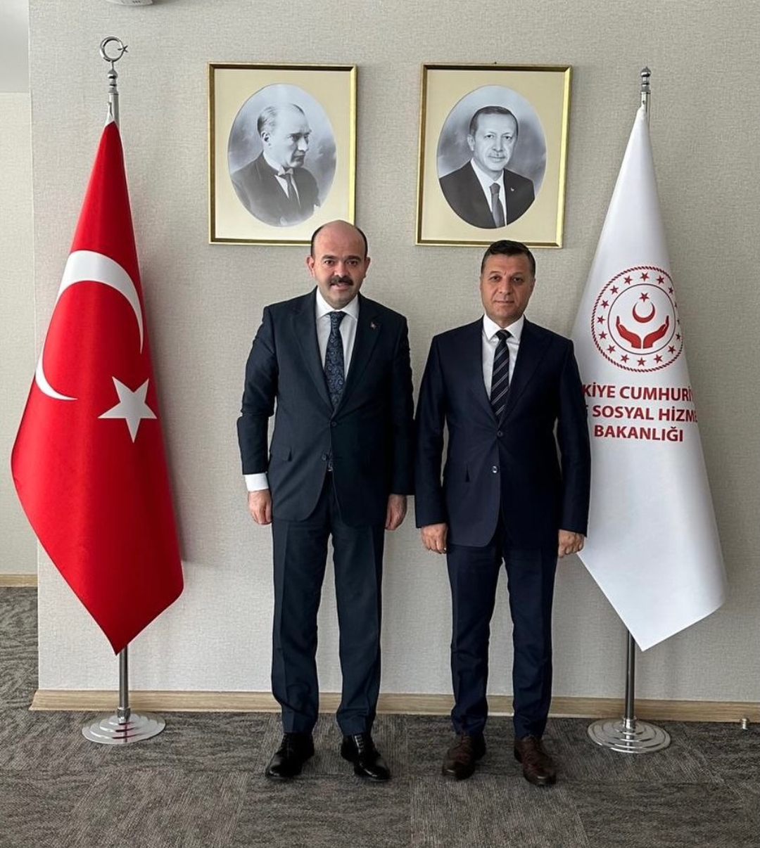 İl Müdürümüz Abdurrahman Bilgiç, Aile ve Sosyal Hizmetler Bakan Yardımcımız Sayın Adil Çalışkan’ı makamında ziyaret etti.
