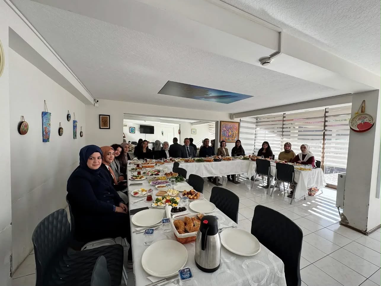 Karabük Aile ve Sosyal Hizmetler İl Müdürlüğüne bağlı yatılı kuruluşta, personelin moral ve motivasyonunu artırmak amacıyla bir kahvaltı programı düzenlendi.