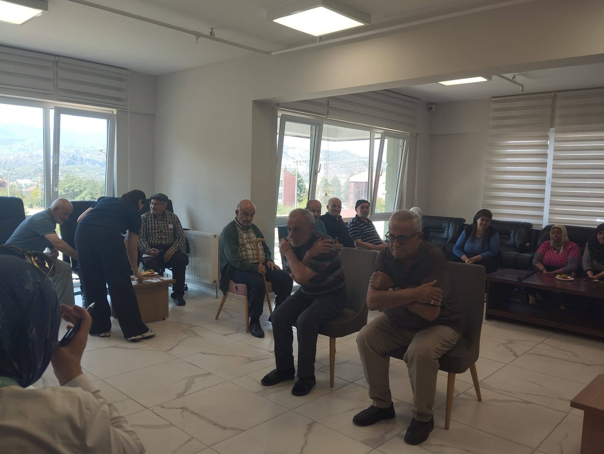 Bağlı kuruluşumuz Osmancık Huzurevi Yaşlı Bakım ve Rehabilitasyon Merkezi Müdürlüğümüzde Sağlıklı Yaşam Hareketi: Yaşlılarımız ve Personelimiz "Hareket Yaşını Öğren" Kampanyasında Buluştu.