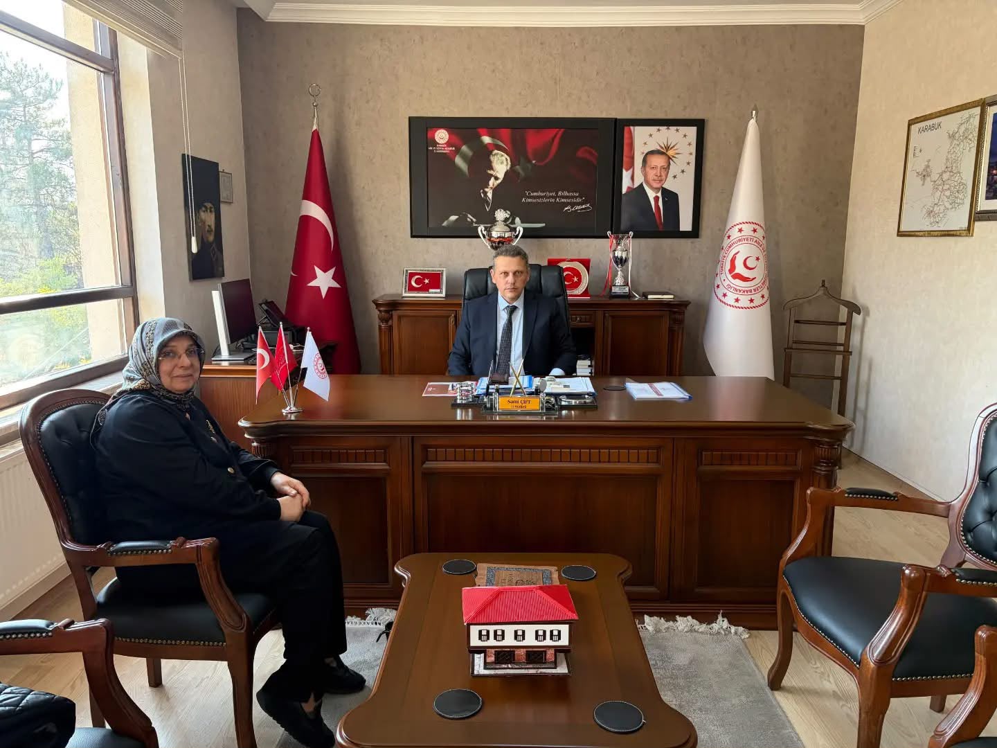 Özel Seçkin Kreş Yöneticisi Fatma Köşker, İl Müdürümüz Sayın Sami ÇİFT’i makamında ziyaret etti.