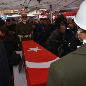 İdlib Şehidi Süleyman Şahin Dualar ve Gözyaşlarıyla Toprağa Verildi - fotoğraf 3