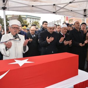 İdlib Şehidi Süleyman Şahin Dualar ve Gözyaşlarıyla Toprağa Verildi - fotoğraf 10