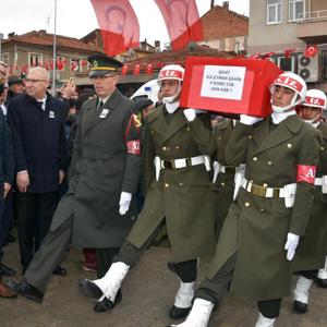 İdlib Şehidi Süleyman Şahin Dualar ve Gözyaşlarıyla Toprağa Verildi - fotoğraf 11
