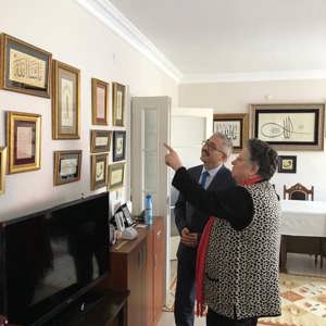 İl Müdürümüz Faruk UYSAL Hattat Samiye AKSAN’ı Ziyaret Etti. - fotoğraf 2