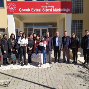 Küçük Yüreklerde Hüzünleri Paylaşmak - fotoğraf 1