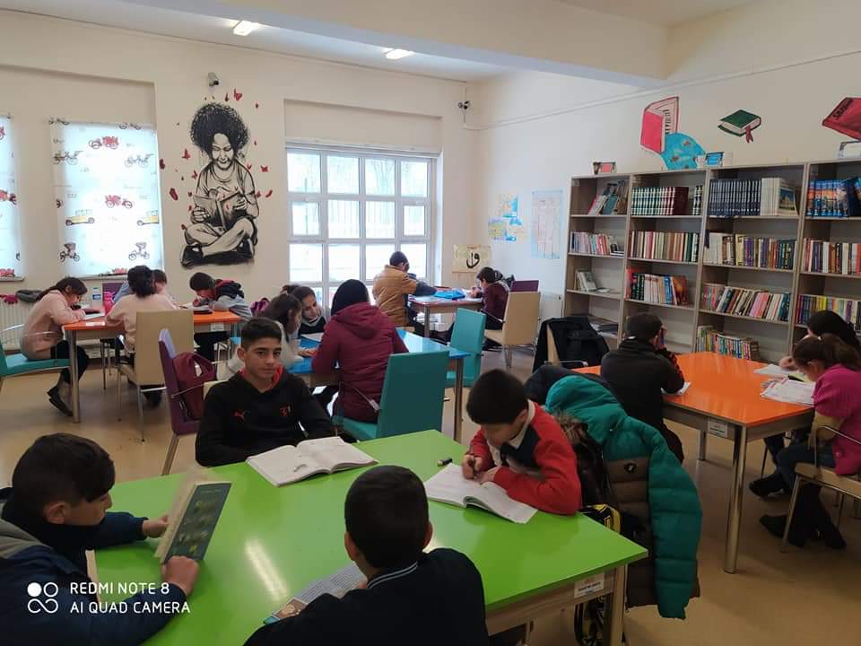 Ek Hizmet Binamızda çocuklarımızın ders çalışması için kütüphane açtık