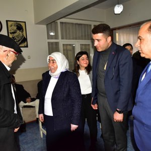 Semiha Yıldırım, Huzurevi sakinlerini ziyaret etti - fotoğraf 4