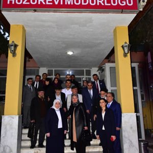 Semiha Yıldırım, Huzurevi sakinlerini ziyaret etti - fotoğraf 1
