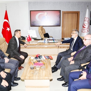 Önceki Dönem Enerji Bakanımız Sayın Taner Yıldız’dan İl Müdürümüz Nevzat ÖZER’e  Ziyaret  - fotoğraf 1