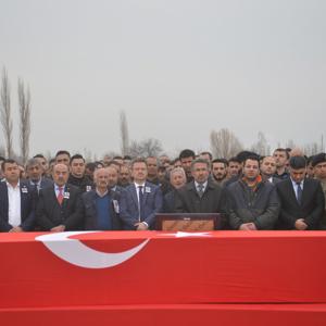 İdlib Şehidimiz Piyade Uzman Çavuş Fatih Kara Koçkıran Köyünde Düzenlenen Cenaze Töreniyle Son Yolculuğuna Uğurlandı - fotoğraf 3