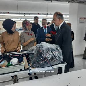 Valimiz Sayın Muammer EROL İle Birlikte Kadın Tekstil Çalışanları Ziyaret Edildi - fotoğraf 1