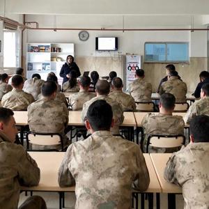 Merkez İlçe Jandarma Komutanlığı’nda “Finansal Planlama ve Aşırı Borçlanma ” Semineri Düzenlendi - fotoğraf 3