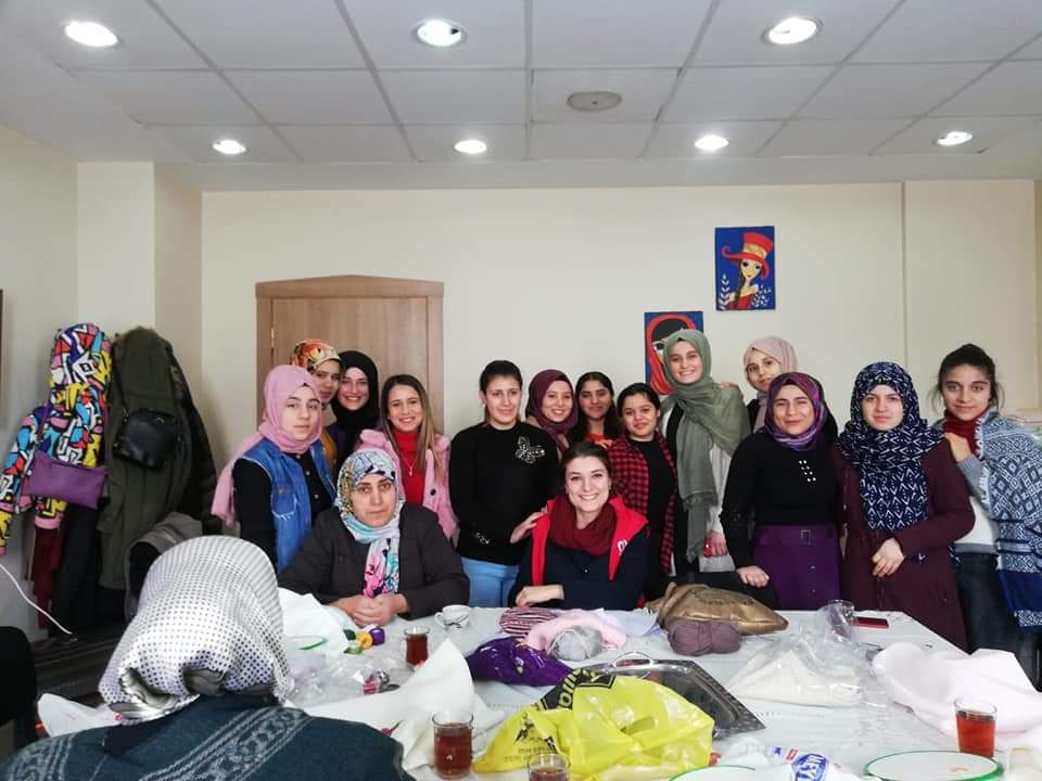 Malazgirt Aile Destek Merkezinde kadınların üretimlerine destek olmak, yeni projeler ile toplumsal güçlenmeye katkı sağlamak amacıyla çalışmalar yürütülmektedir