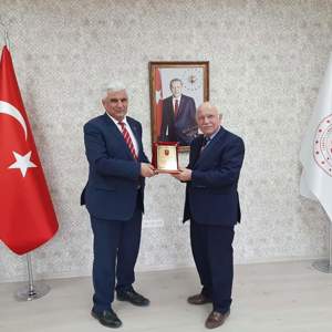 Taşköprü Şehit Aileleri ve Gaziler Derneği İl Müdürümüze Plaket Takdim Etti - fotoğraf 2