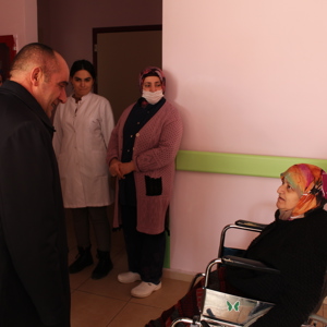 İl Müdürümüz H.Haluk AKKOYUNLU,Dezenfekte Çalışmalarını Yerine Takip Ederek,Sağlık Personelini Bilgilendirdi - fotoğraf 4