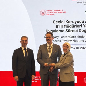 Geçici Koruyucu Aile Hizmet Modeli Kapsamında İl Müdürlüğümüze Ödül - fotoğraf 1