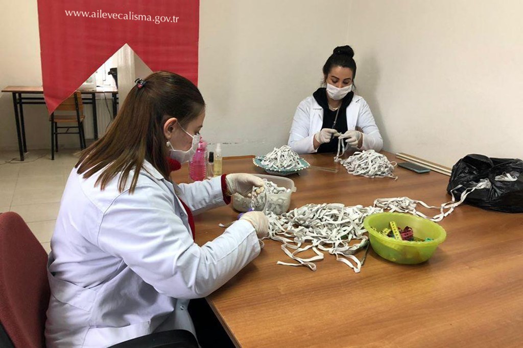  Devlet Korumasındaki Kadın, Genç, Yaşlı ve Engelliler Maske Üretimi İçin Seferber Oldu