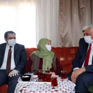ŞEHİT ANNESİ MAAŞINI MİLLİ DAYANIŞMA KAMPANYASINA BAĞIŞLADI - fotoğraf 2