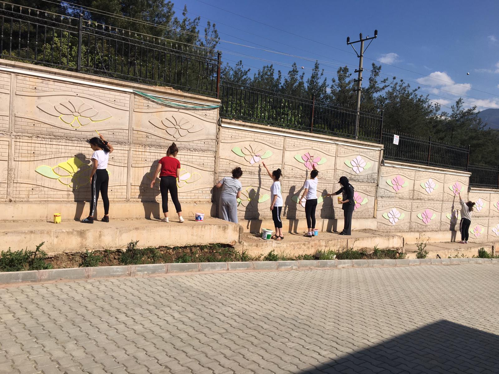 Bursa Aile, Çalışma Sosyal Hizmetler İl Müdürlüğümüze bağlı Kestel Çocuk Destek Merkezimizin Duvar Boyama Etkinliği