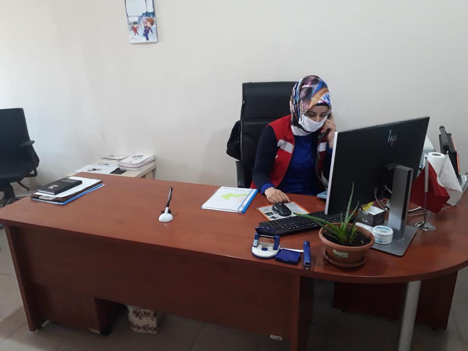 Vefa Sosyal Destek Gruplarımız Covit-19 virüsü dolayısıyla evlerinden çıkamayan vatandaşlarımıza telefon ile Psikososyal destek hizmeti sunuyor