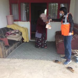 Vefa Sosyal Destek Gruplarımız hanelerimize İftar Menüsü Dağıtıyor  - fotoğraf 2