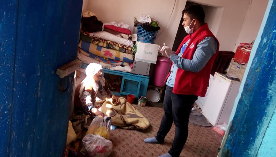 Personellerimiz vatandaşlarımızın ilaç, gıda, maaş çekme vb tüm ihtiyaçlarını mesafe ve zaman farketmeksizin karşılamaya devam ediyor.