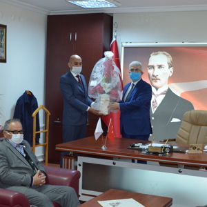 Türkiye Harp Malülü Gaziler Şehit Dul Ve Yetimleri Derneği Afyonkarahisar Şubesi Başkanı İsmail KUMARTAŞLI, ve  Kıymetli Şehit Annelerimiz,Babalarımız ve Gazilerimiz, İl Müdürümüz Bekir YÜMNÜ' ye ziyarette bulunmuştur. - fotoğraf 1
