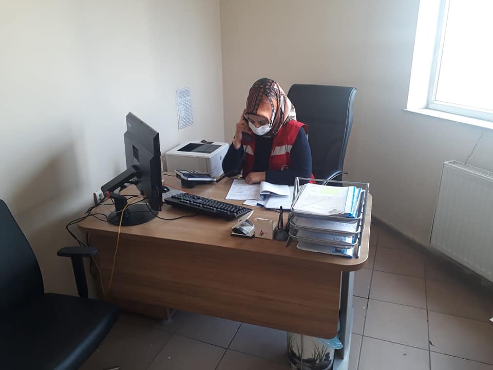 Personellerimiz evlerinden çıkamayan vatandaşlarımızın maaşlarını çekerek hanelerine götürüyor