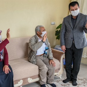 İl Müdürümüz Tarık KUŞMAN Şehit Ailesini Ziyaret Ederek Sayın Valimiz Mehmet Emin Bilmez ve Eşi Meral Bilmez Şehit Annesinin Anneler Gününü Telekonferans Görüşmesi İle Kutladı - fotoğraf 6