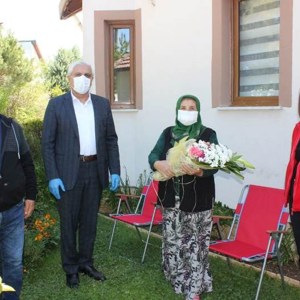 Anneler Gününde Anlamlı Ziyaret - fotoğraf 2