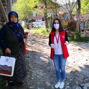 Anneler Günü nedeniyle şehitlerimizin kıymetli anneleri ziyaret edildi - fotoğraf 10