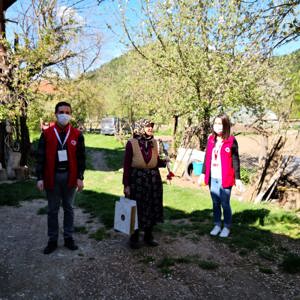 Anneler Günü nedeniyle şehitlerimizin kıymetli anneleri ziyaret edildi - fotoğraf 12