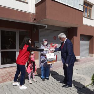 Anneler Günü nedeniyle şehitlerimizin kıymetli anneleri ziyaret edildi - fotoğraf 1