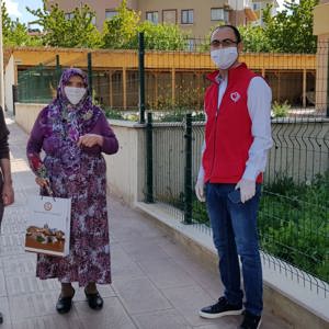 Anneler Günü nedeniyle şehitlerimizin kıymetli anneleri ziyaret edildi - fotoğraf 7