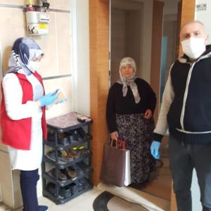 Sayın Vali Yardımcımız Mehmet Zahid DOĞU, beraberindeki heyet ve  İl Müdürlüğümüz Vefa Sosyal Destek ekipleri Anneler Günü dolayısıyla şehit annelerini ziyaret ederek anneler gününü kutladı. - fotoğraf 3