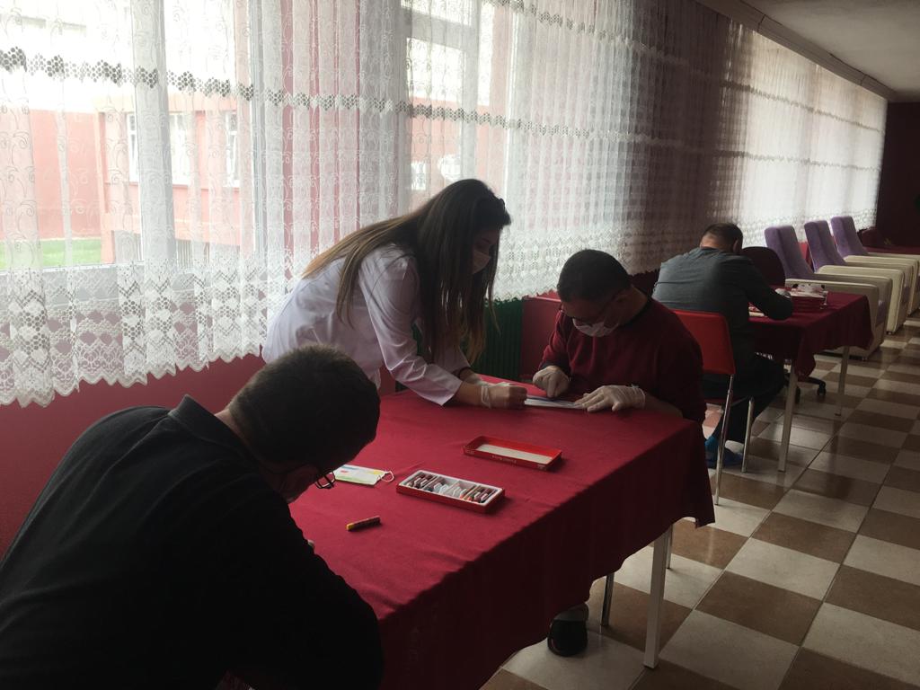 Kırklareli Bakım Rehabilitasyon ve Aile Danışma Merkezimizde tıbbi maske boyama etkinliği düzenledik. 