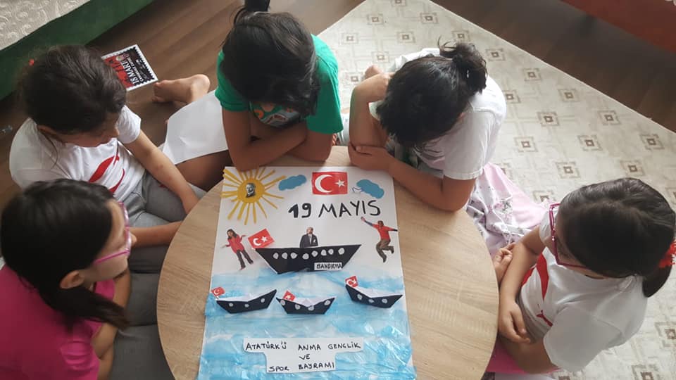 Çocuk Evlerimiz  19 Mayıs Atatürk’ü Anma, Gençlik ve Spor Bayramı’nda saat 19.19’da Tüm Türkiye İle Milli Marşımızı Okudu.