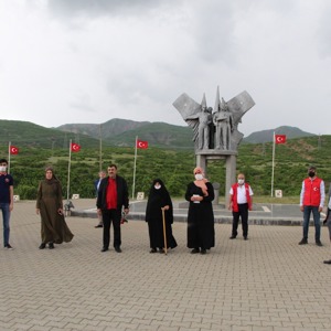 Şehit Annelerinin Kabir Ziyaretleri - fotoğraf 17