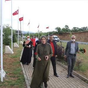 Şehit Annelerinin Kabir Ziyaretleri - fotoğraf 3