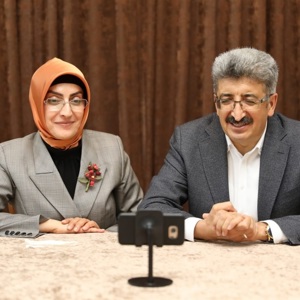 İl Müdürümüz Tarık KUŞMAN ve İl Müdür Yardımcımız Fikret YAVUZ Şehit Ailesini ve Engelli Ailesini Ziyaret Ederek Vali BİLMEZ  ve eşi Meral BİLMEZ Telekonferans Görüşmesi İle Şehit Ailesi ve Engelli Ailesinin Bayramını Kutladı - fotoğraf 1