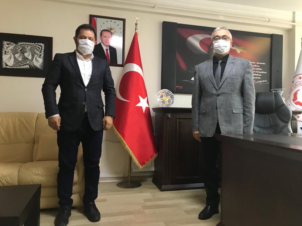 İl Müdürü Faruk UYSAL’ı makamında ziyaret eden Pınarhisar Ak Parti İlçe Başkanı Hicret Şamil KARASU ile İlçede gerçekleştirilmekte olan sosyal yardımlara ilişkin değerlendirmelerde bulunuldu. 