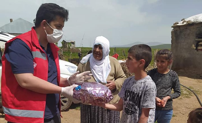 ÇOCUKLARA PSİKO-MOTOR GELİŞİMLERİ İÇİN OYUNCAK HEDİYE EDİLDİ