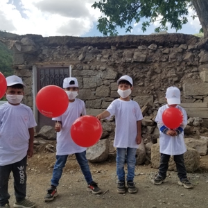 Yedisu ve Karlıova İlçelerinde Depremzede Çocuklarımızın Yüzü Hediye Edilen Oyuncaklarla Güldü - fotoğraf 2