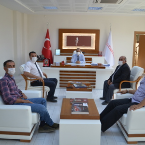 Türkiye Harp Malûlü, Gaziler, Şehit, Dul ve Yetimleri Derneği Malatya Şube Başkanı Mustafa Gözükara ve Yönetim Kurulu Üyeleri, İl Müdürümüz Rasim Bulut’u makamında ziyaret etti. - fotoğraf 1